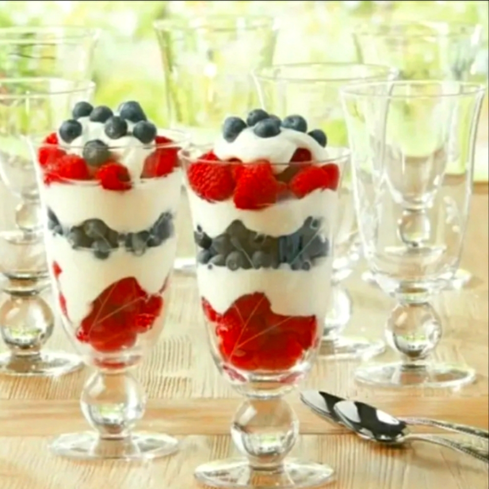 Princess House Moderna Footed Glasses